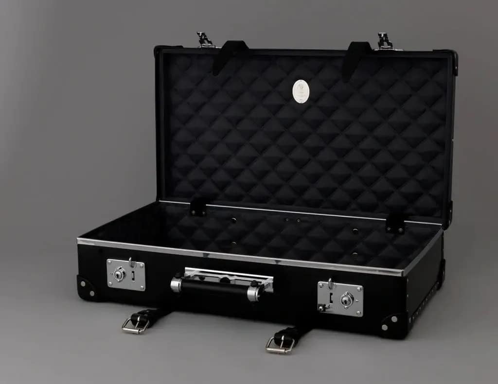 Suitcase repair Dubai